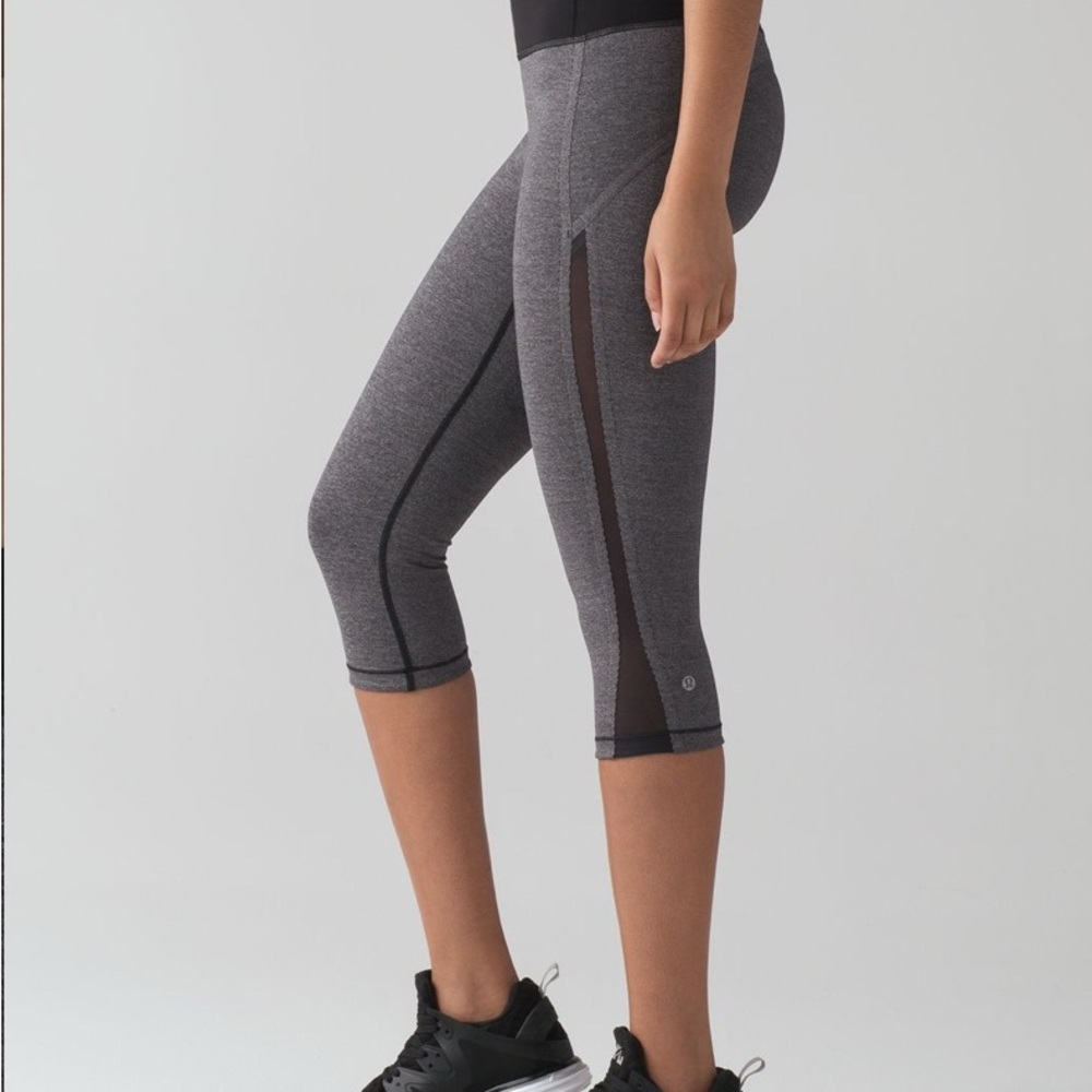 Lululemon Smooth Stride Crop grey Size 4